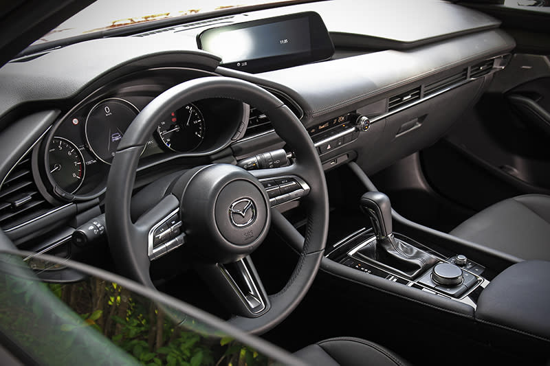 Mazda 3座艙質感比起同級對手有著更為出色的水準。