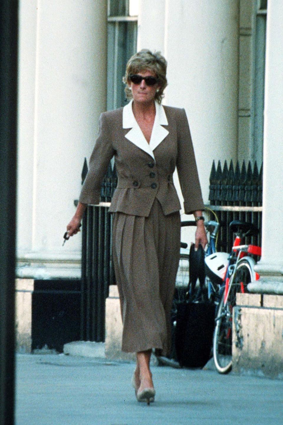 Princess Diana is photographed leaving the Hale Clinic in 1995 (Brendan Beirne/Shutterstock)