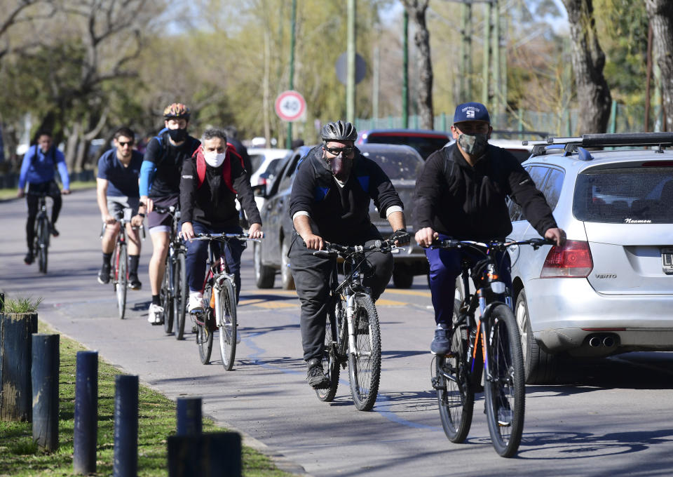 Paseos en bicicletas o correr por los paseos de Tigre, actividades que se repiten en las salidas recreativas de la pandemia de coronavirus.