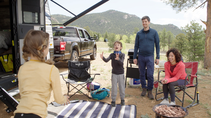 <span class="article__caption">Setting up camp together is a family affair.</span> (Photo: Go RVing)