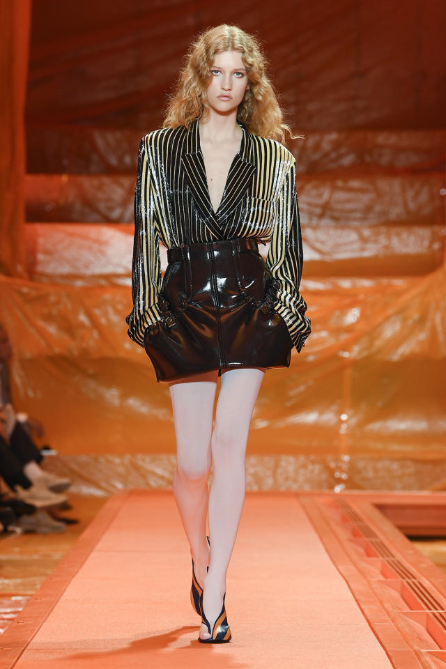 Louis Vuitton Spring 2022 Ready-to-Wear at Paris Fashion Week, Photos –  Footwear News