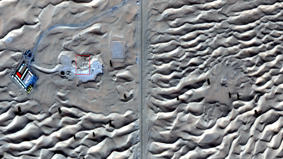 Satellitenansicht der Saruq al-Hadid-Stätte mit Darstellung des westlichen Bereichs, der gerade ausgegraben wurde (rechts), und des östlichen Bereichs, der noch nicht ausgegraben wurde. - Khalifa University/Ben Romdhane et al., 2023