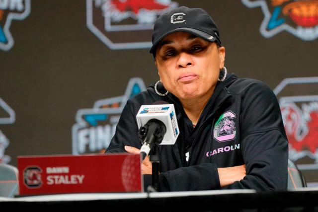 How much Dawn Staley earned in bonuses with South Carolina's title run