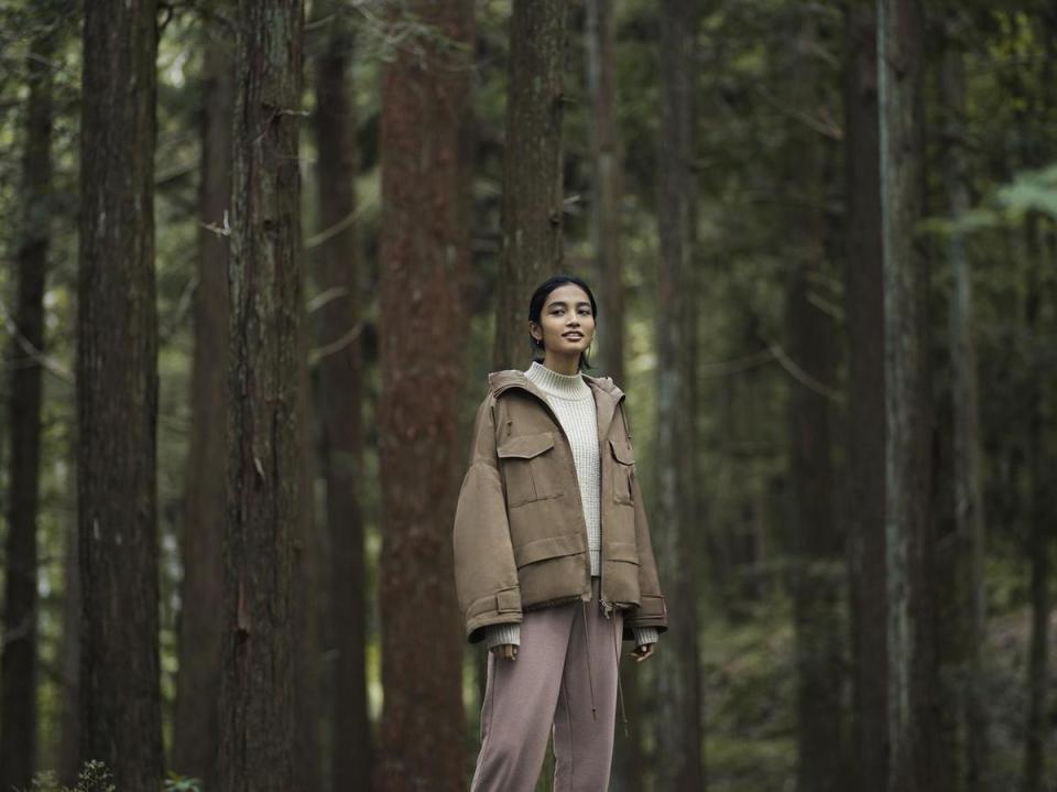 女裝WPJ Hybrid羽絨寬版連帽外套 NT$3,990 UNIQLO X White Mountaineering。（UNIQLO提供）