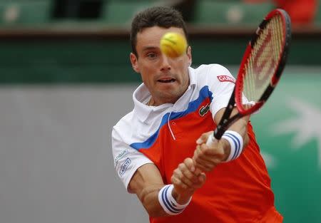 Tennis - French Open - Roland Garros - Novak Djokovic of Serbia v Roberto Bautista Agut of Spain - Paris, France - 31/05/16. Bautista Agut returns the ball. REUTERS/Gonzalo Fuentes