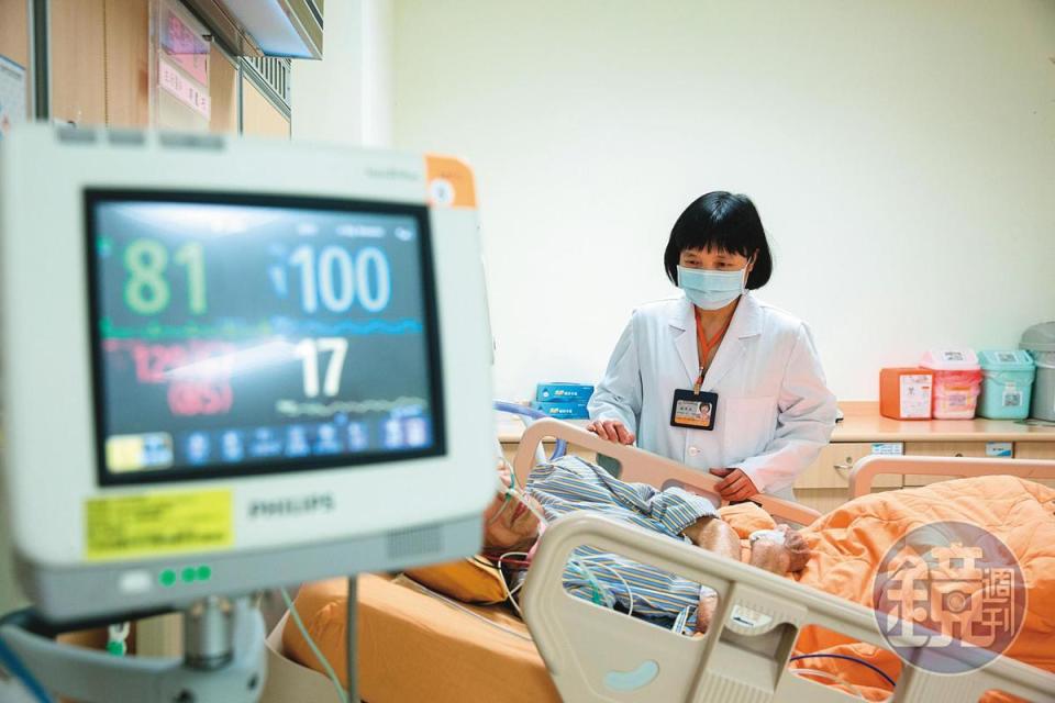 陳秀丹對台灣有信心，但也呼籲政府藉機為台灣的健保制度好好健檢，「台灣健保全世界都羨慕，保費低品質高，是壓榨醫護人員的結果。」