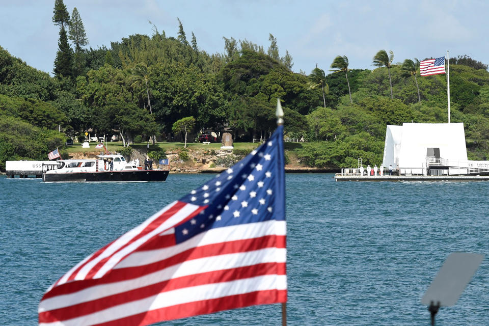 Japan’s Prime Minister Abe visits Pearl Harbor memorial on Hawaii trip