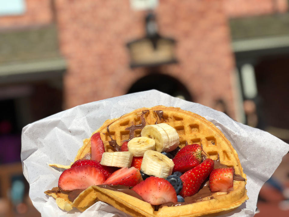 CHOCOLATE-HAZELNUT WAFFLE SANDWICH