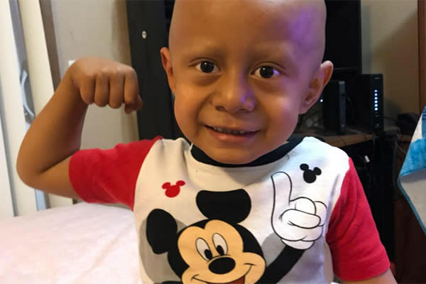 Solomon Huafano, el niño que inspira al mundo bailando Michael Jackson durante quimioterapia. Foto: <a href="https://www.facebook.com/leni.lutuihaufano" rel="nofollow noopener" target="_blank" data-ylk="slk:facebook.com/leni.lutuihaufano;elm:context_link;itc:0;sec:content-canvas" class="link ">facebook.com/leni.lutuihaufano</a>