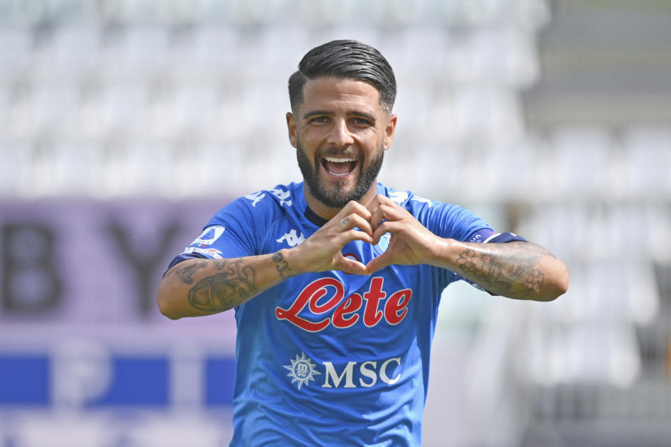 Lorenzo Insigne del Napoli tras anotar el segundo gol en la victoria 2-0 ante Parma en la Serie A de Italia en Parma, el domingo 20 de septiembre de 2020. (Massimo Paolone/LaPresse vía AP)