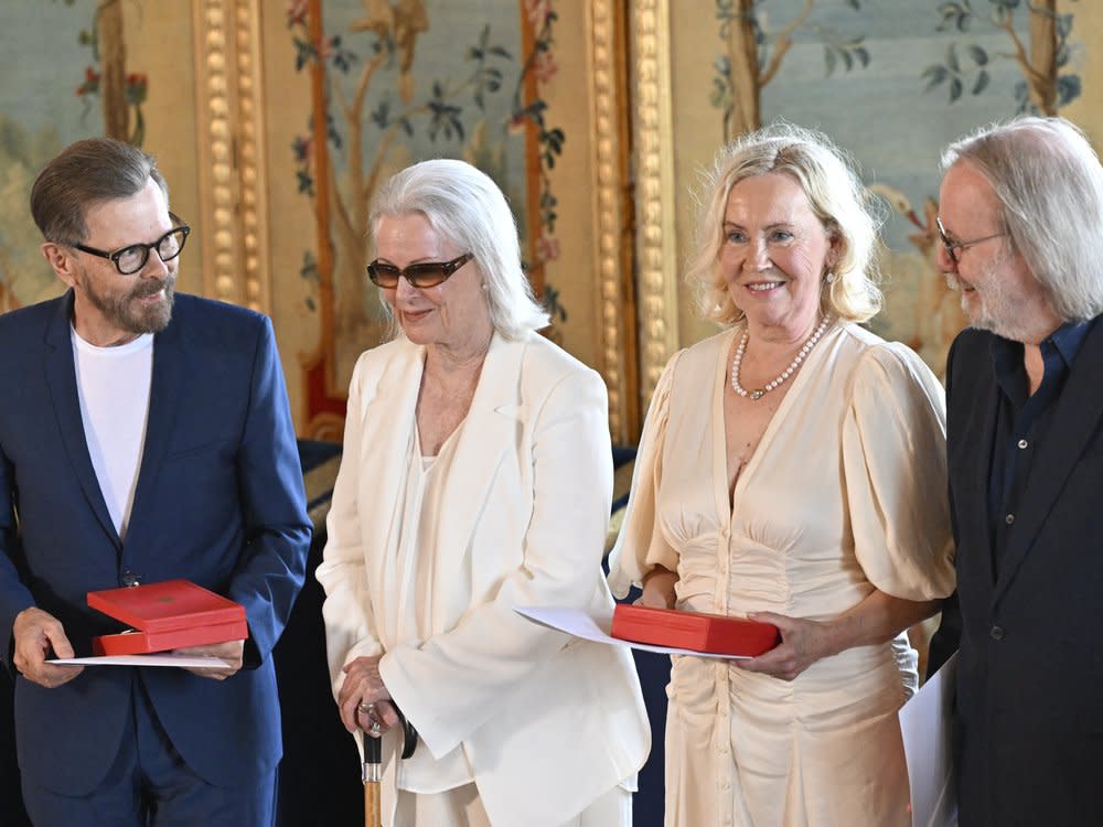 Björn Ulvaeus, Anni-Frid Lyngstad, Agnetha Fältskog und Benny Andersson (v.l.n.r.) bei der Verleihung des Wasaordens in Stockholm. (Bild: HENRIK MONTGOMERY/TT News Agency/AFP via Getty Images)