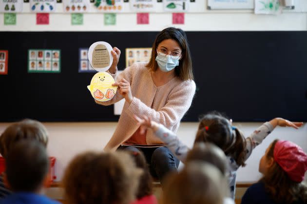 Masques, vacances: ce qui change ou pas à l'école avec le niveau 3photo d'illustration prise dans une classe de Saint-Sebastien-sur-Loire en avril 2021) REUTERS/Stephane Mahe (Photo: Stephane Mahe via Reuters)