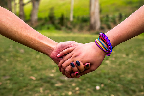 ‘Heterosexual’ y ‘homosexual’ son dos subtérminos de alosexual. Foto: Adam Hester / Getty Images.