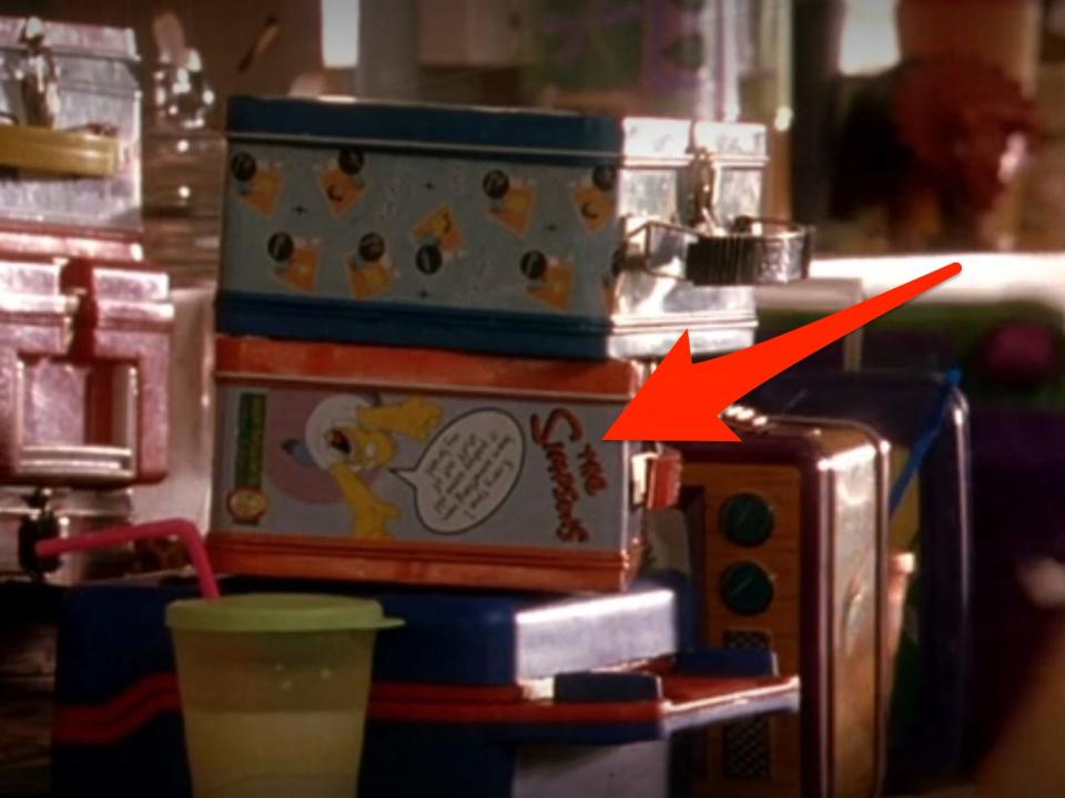 arrow pointing at simpsons lunch box in a scene from cheaper by the dozen