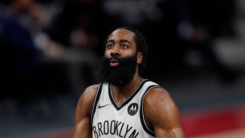 ▲籃網球星James Harden(哈登)缺席1個多月今(13)日首度歸隊，繳出「雙十」成績單，幫助籃網終場以128:116擊敗馬刺，收下3連勝。（圖／美聯社／達志影像）