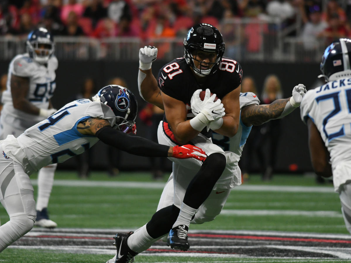 Atlanta Falcons tight end Austin Hooper (81) runs the ball after a