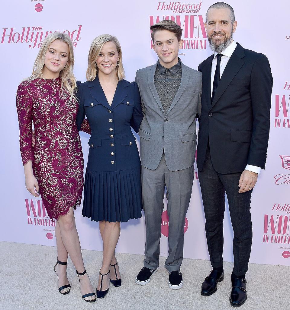 Ava Elizabeth Phillippe, Reese Witherspoon, Deacon Reese Phillippe, and Jim Toth