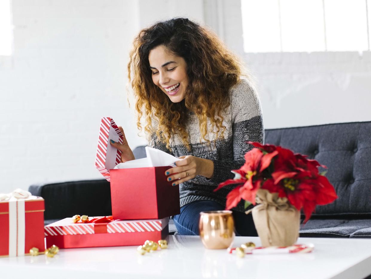 Geschenke für Frauen können knifflig sein – schließlich ist die Auswahl riesig. (Bild: ddp Images)