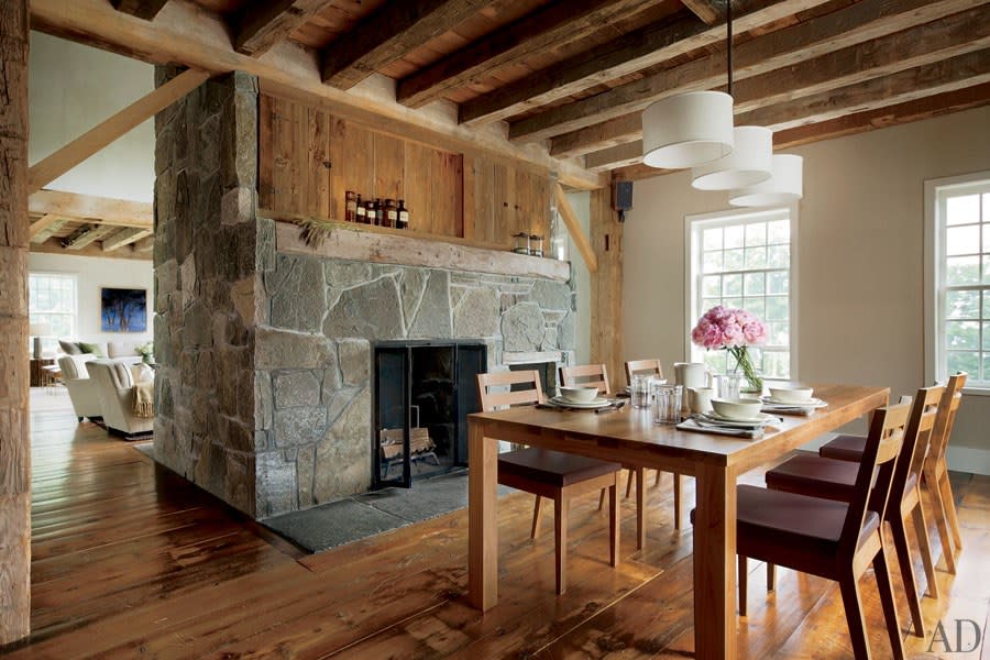 A Dining Space Designed with Natural Materials