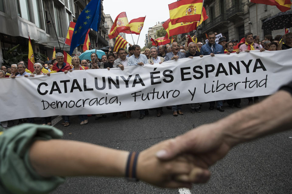 <p>Anti-independence demonstrators march in protest against the independence referendum on Sept.30, 2017 in Barcelona, Spain. The Catalan government is keeping with its plan to hold a referendum, due to take place on Oct. 1, which has been deemed illegal by the Spanish government in Madrid. (Photo: Dan Kitwood/Getty Images) </p>