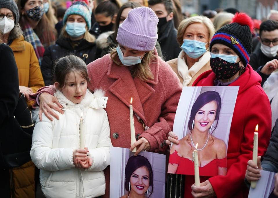 ***PARENTAL PERMISSION GRANTED**** Alanna Norris (nine) and her mother Jennifer Collins (second left) attend a vigil at Leinster House, Dublin, for the murdered Ashling Murphy (Brian Lawless/PA) (PA Wire)