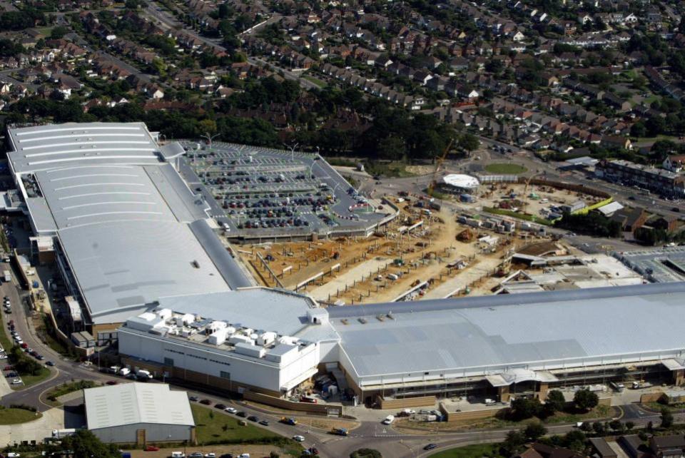 Bournemouth Echo: Airview11 - foto de Richard Crease - Fotografía aérea - Centro comercial Castlepoint a punto de terminar, también Castle Lane, Bournemouth tomada desde el aire - - DEBE CRÉDITO - TOMADO CON LA AYUDA DE LOS HELICÓPTEROS DE BOURNEMOUTH