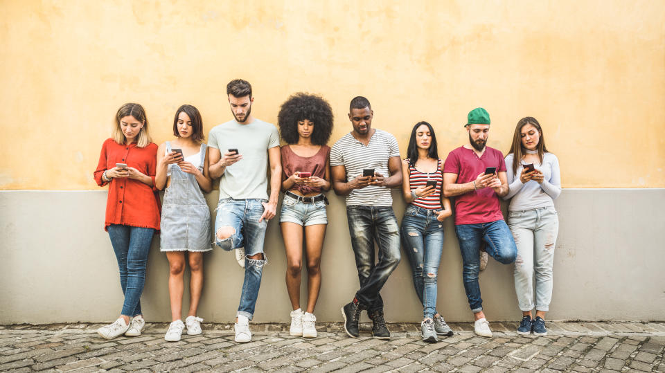 La exposición sistemática a las redes sociales abre de par en par las puertas a la comparación. [Foto: Getty Images]