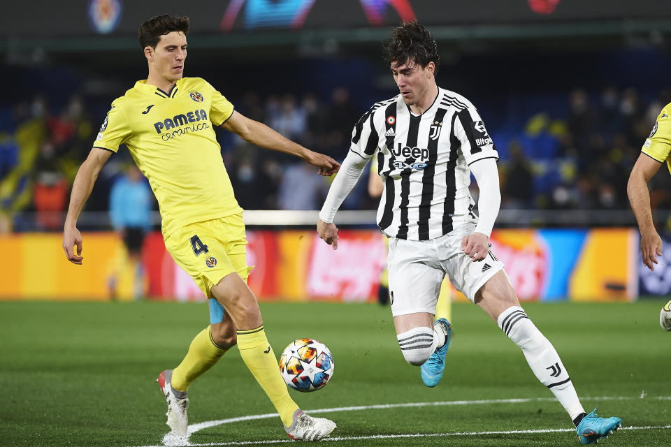 Dusan Vlahovic frente al Villareal en los octavos de final de ida de la Champions League. (Foto por Maria Jose Segovia/DeFodi Images via Getty Images)