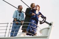 <p>James Cameron, Leonardo DiCaprio et Kate Winslet sur le tournage du «Titanic» en 1997.</p>