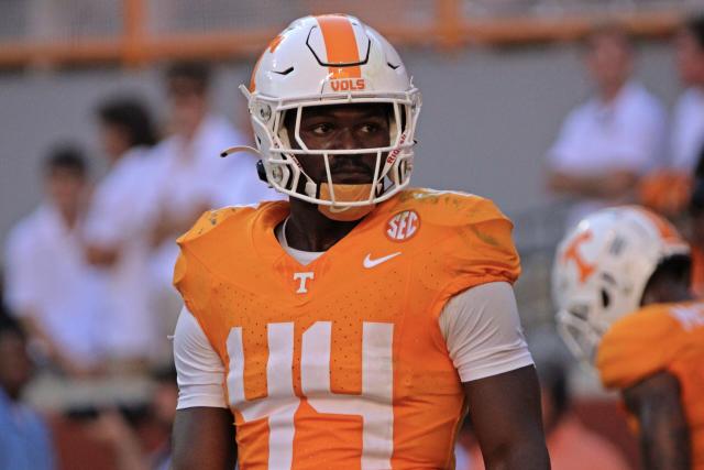 Elijah Herring continues to develop at linebacker for Vols - Yahoo Sports