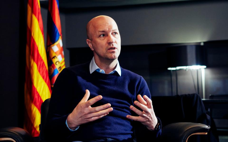 Jordi Cruyff interviewed at the Camp Nou - Jordi Cruyff: 'I tried Beckham's Wimbledon chip in the same game but it did not work' - Lee Harris