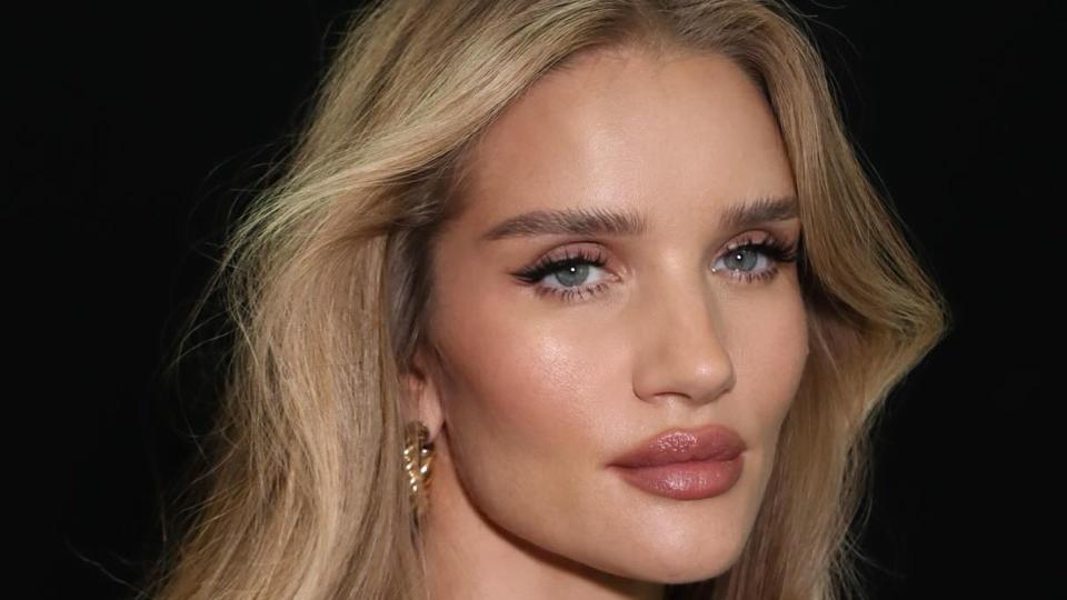 Rosie Huntington-Whiteley looking glam 