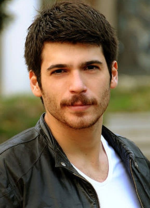 Can Yaman hizo su debut en el mundo de la interpretación en 2024 con la serie Gönül İşleri