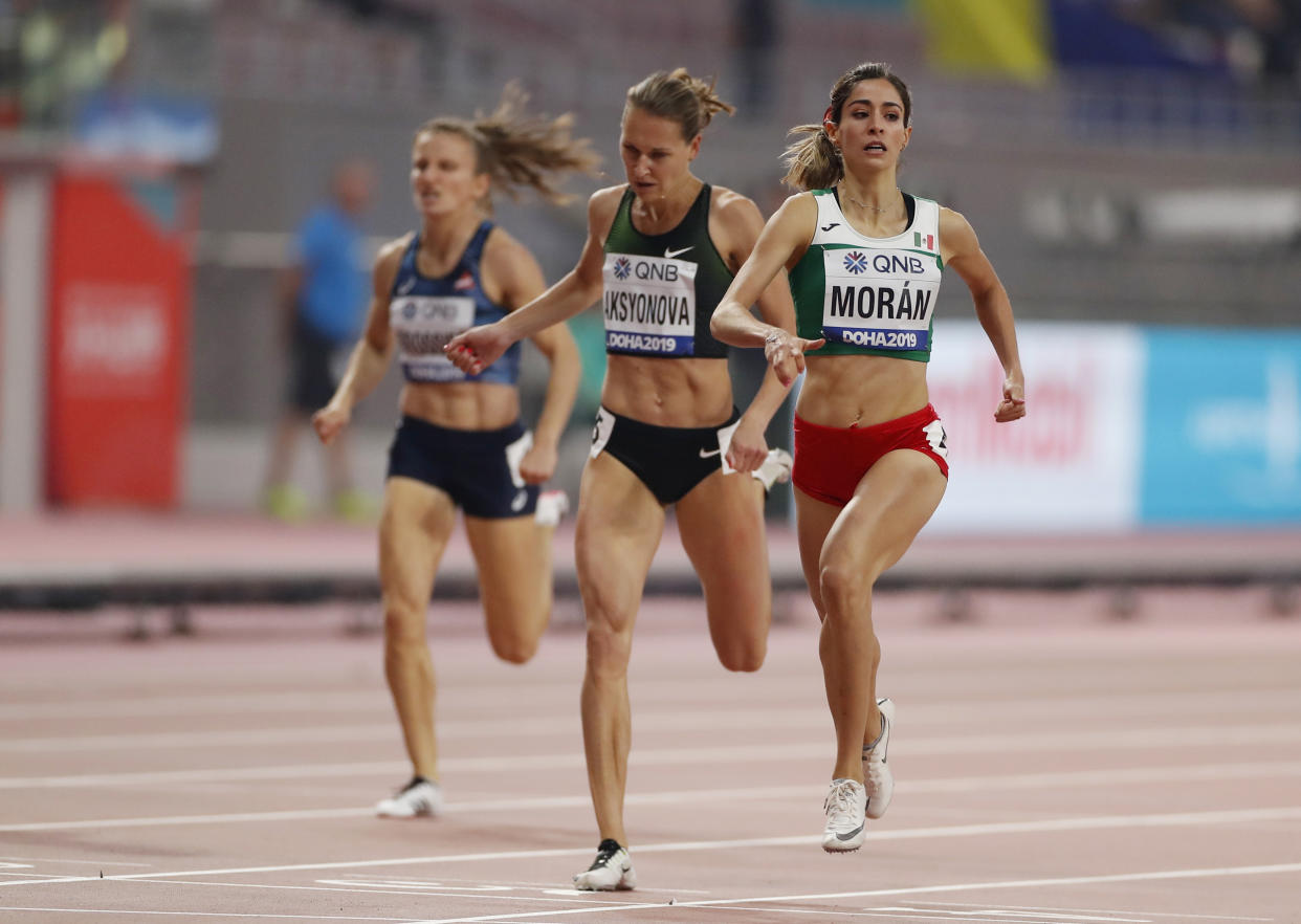 Athletics - World Athletics Championships - Doha 2019 - Women's 400 Metres Heats - Khalifa International Stadium, Doha, Qatar - September 30, 2019  Mexico's Paola Moran crosses the line to finish third in her heat ahead of Neutral athlete Kseniya Aksyonova who finishes fourth REUTERS/Aleksandra Szmigiel - UP1EF9U18R9BD