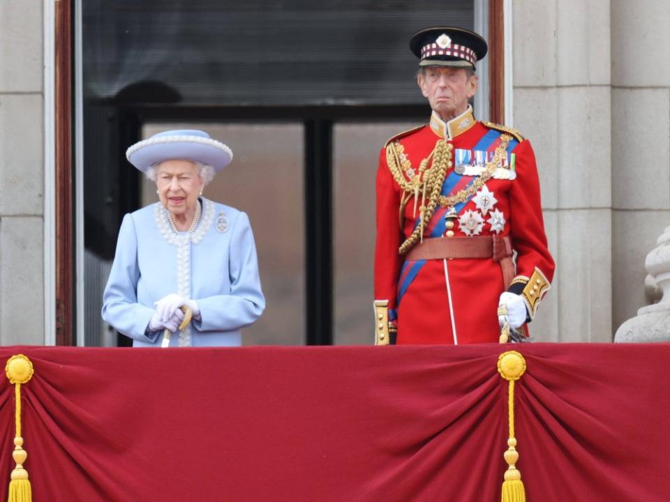 Die Queen mit ihrem Cousin auf dem Balkon des Buckingham Palastes. (Bild: Imago Images/i Images)