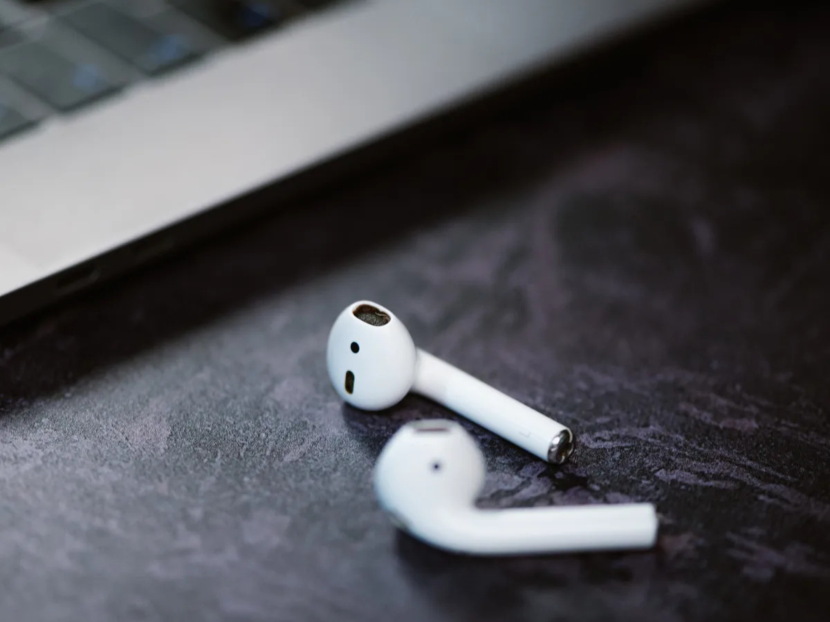 Texas parents are suing Apple after their son suffered 'permanent hearing loss' ..