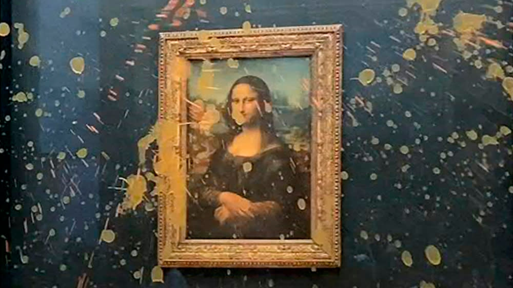  The Mona Lisa attacked with soup in the Louvre. 