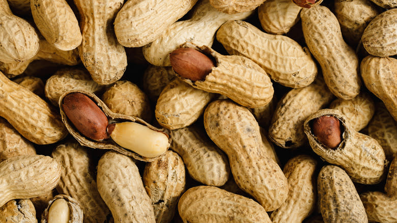 peanuts in shell