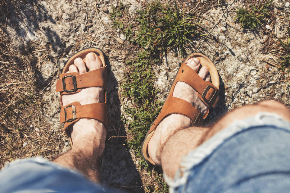 Les sandales peuvent être aussi très élégantes sur un homme. Mais encore faut-il les choisir sans fausse note... (Photo : Getty images)