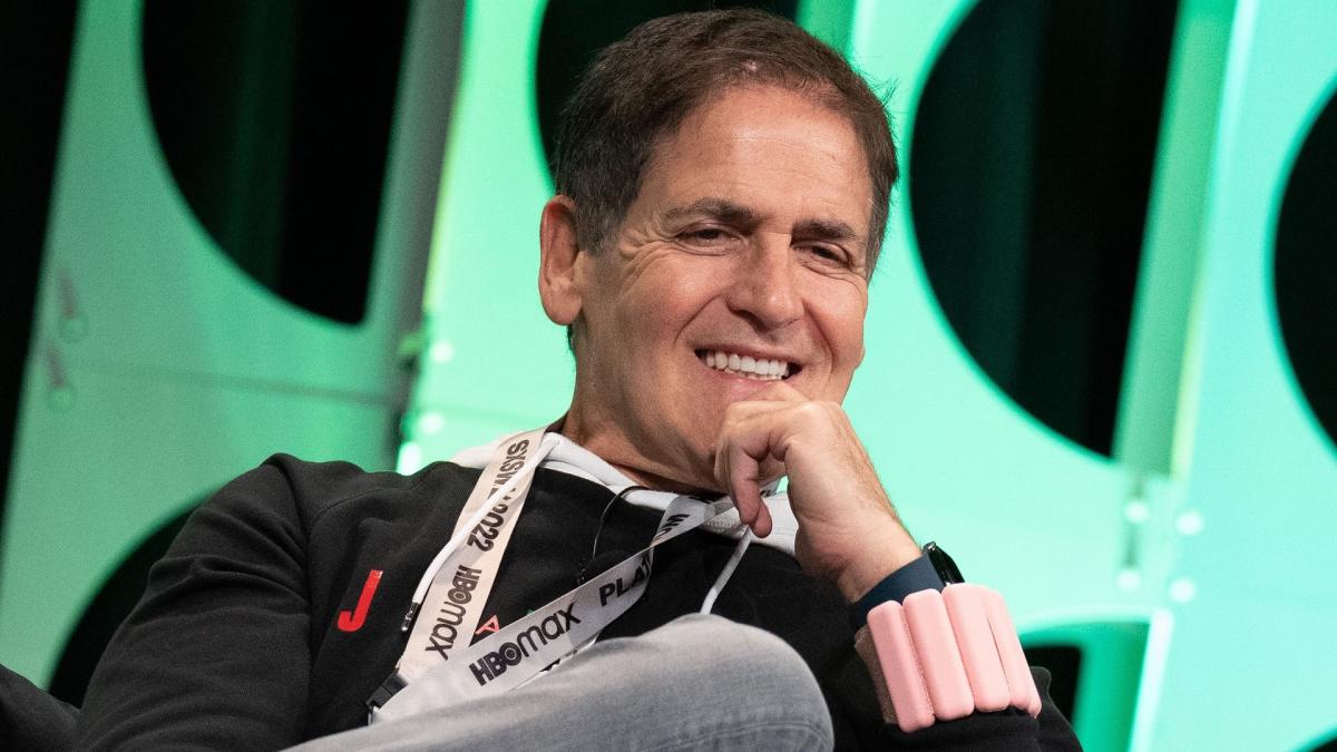 Shark Tank's Mark Cuban Calls Out GOLD DIGGING SCAMMER! 