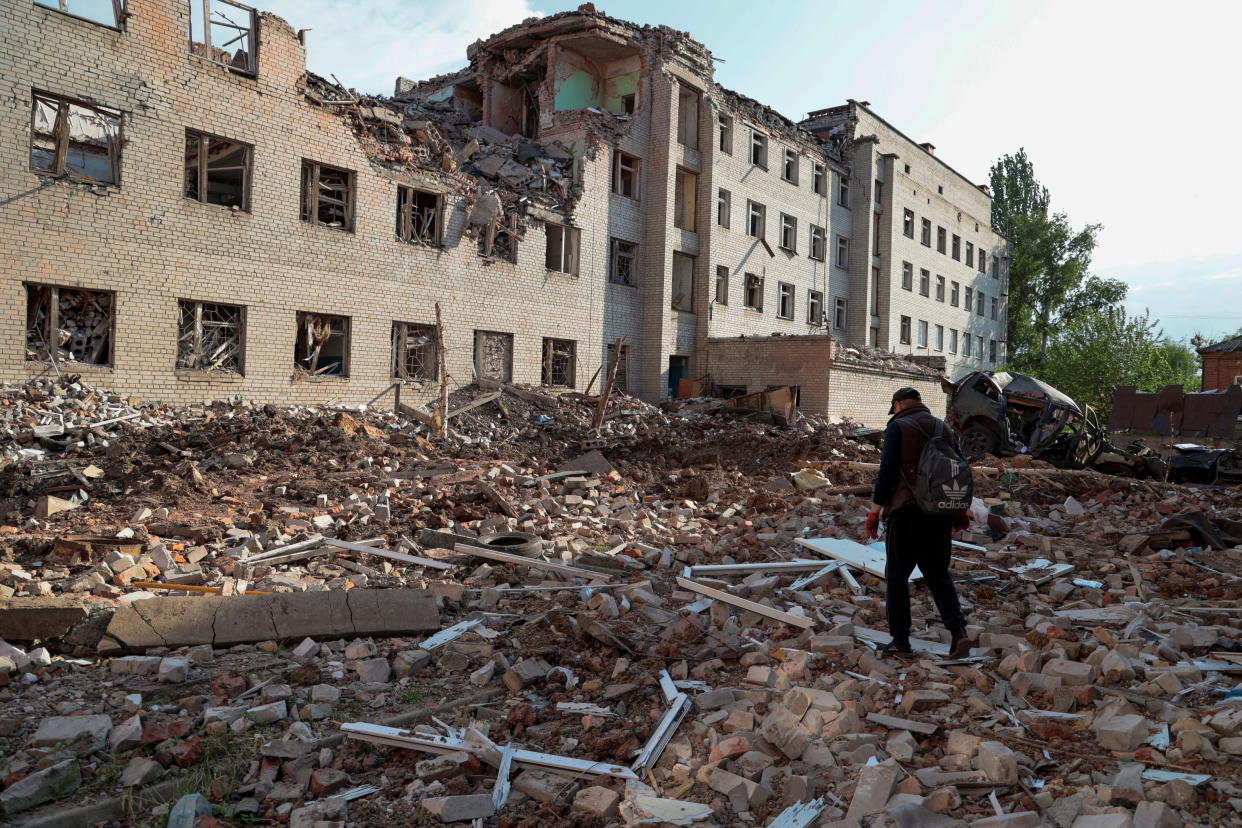 A local resident walks next to a building destroyed by a Russian military strike, as Russia's attack on Ukraine continues, in the town of Bakhmut, in Donetsk Region, Ukraine May 29, 2022.  REUTERS/Serhii Nuzhnenko