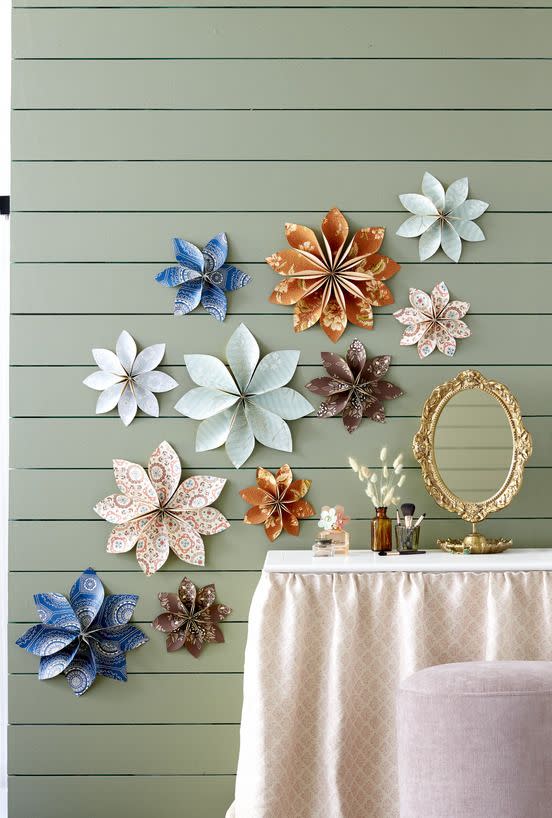 11) Bold Wallpaper Blooms