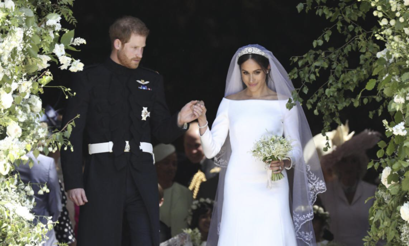 哈利王子（左）與梅根2018年5月10日大婚，從此經歷一連串風雨。（翻攝The Royal Family臉書）