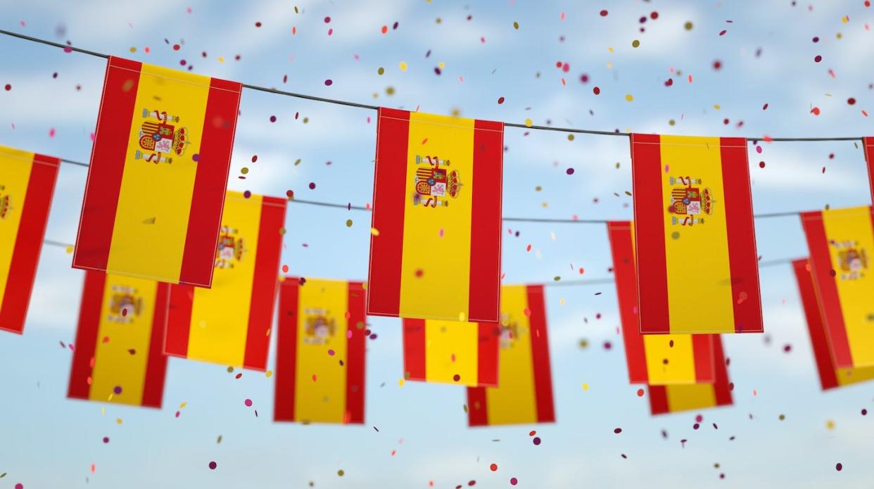 <a href="https://www.shutterstock.com/es/image-photo/spanish-flags-sky-confetti-1496384390" rel="nofollow noopener" target="_blank" data-ylk="slk:Negro Elkha/Shutterstock;elm:context_link;itc:0;sec:content-canvas" class="link ">Negro Elkha/Shutterstock</a>