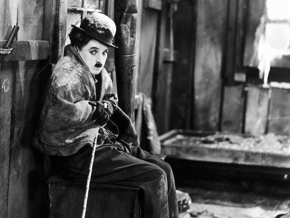 Im Jahr 1919 gründete Chaplin zusammen mit Douglas Fairbanks, Mary Pickford und D. W. Griffith einen unabhängigen Filmverleih: United Artists. Für die Filmgesellschaft drehte er seine großen Meisterwerke, wie "Der Goldrausch" (1925) über einen Glücksritter in Yukon, der ... (Bild: Studiocanal)