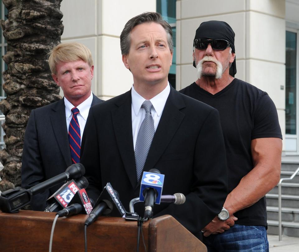 Charles Harder, center, speaks during a press conference with his client Hulk Hogan and fellow attorney David Houston, left, on Oct. 15, 2012.&nbsp; (Photo: Gerardo Mora via Getty Images)