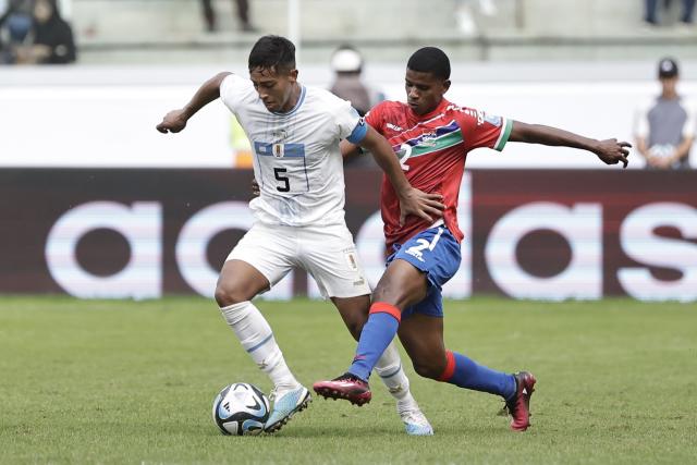 Uruguay deja a Gambia en la cuneta y se cita con Estados Unidos en cuartos  de final
