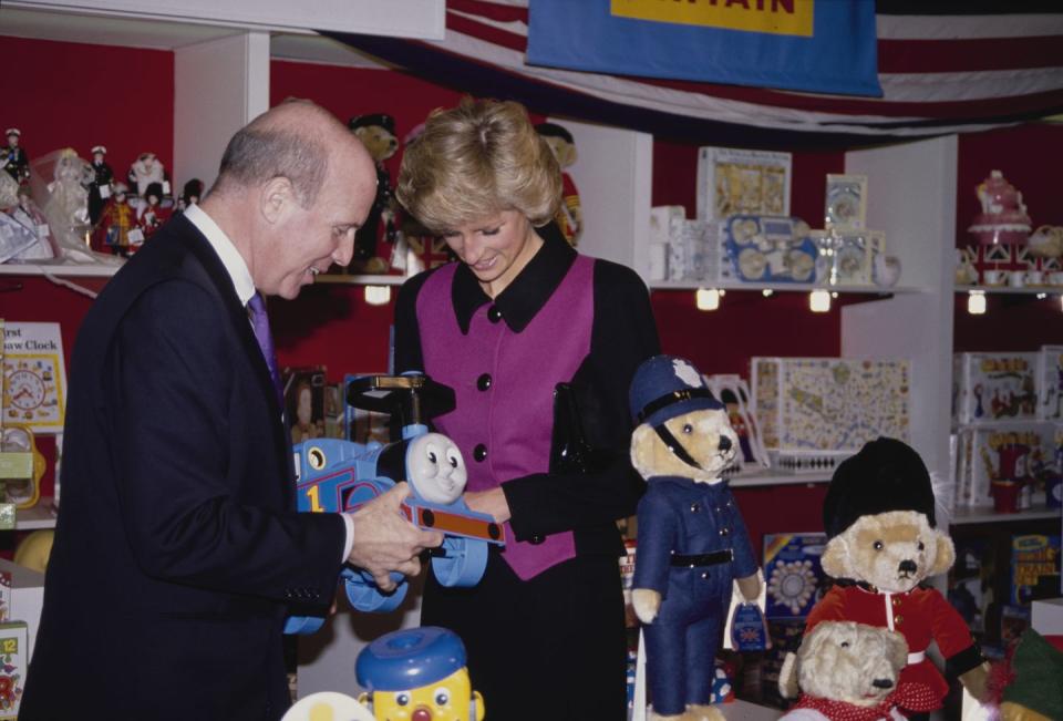 <p>Diana had a packed schedule and went to more than one engagement on the same day. Here she is bonding with Thomas the Tank Engine during a visit to iconic NYC toy shop FAO Schwarz in a suit by Catherine Walker.</p>