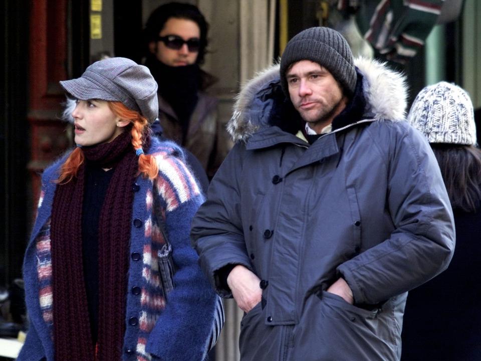 Kate Winslet and Jim Carrey stand on set of Eternal Sunshine of the Spotless Mind.