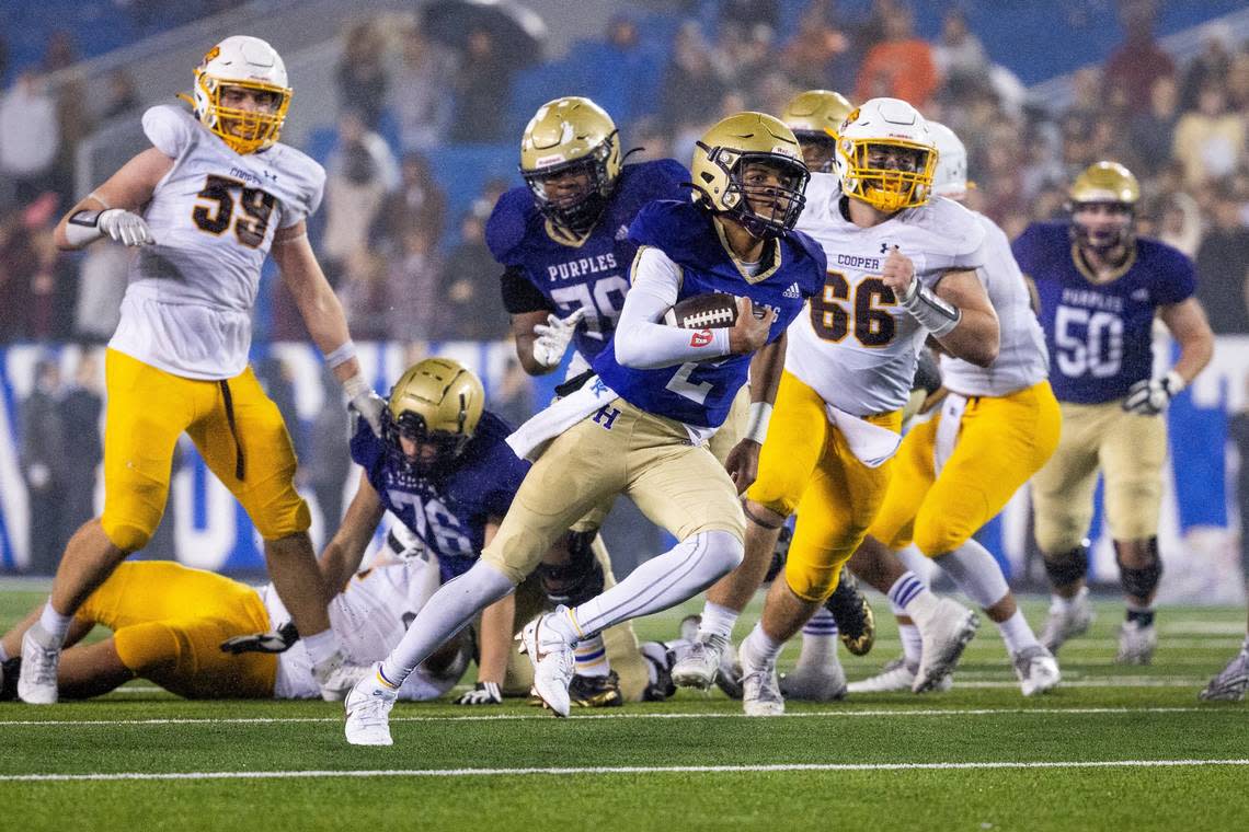 Quarterback Deuce Bailey (2) was named MVP of last year’s Class 5A state title game after leading Bowling Green to the school’s eighth state championship.